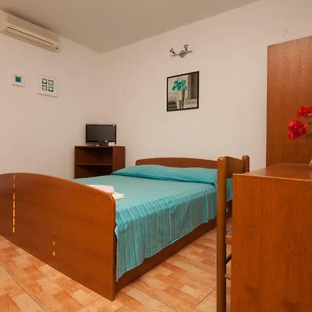 Pavo Apartment Drvenik (Split-Dalmatia)