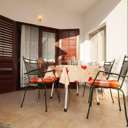 Apartment Pavo Drvenik (Split-Dalmatia)